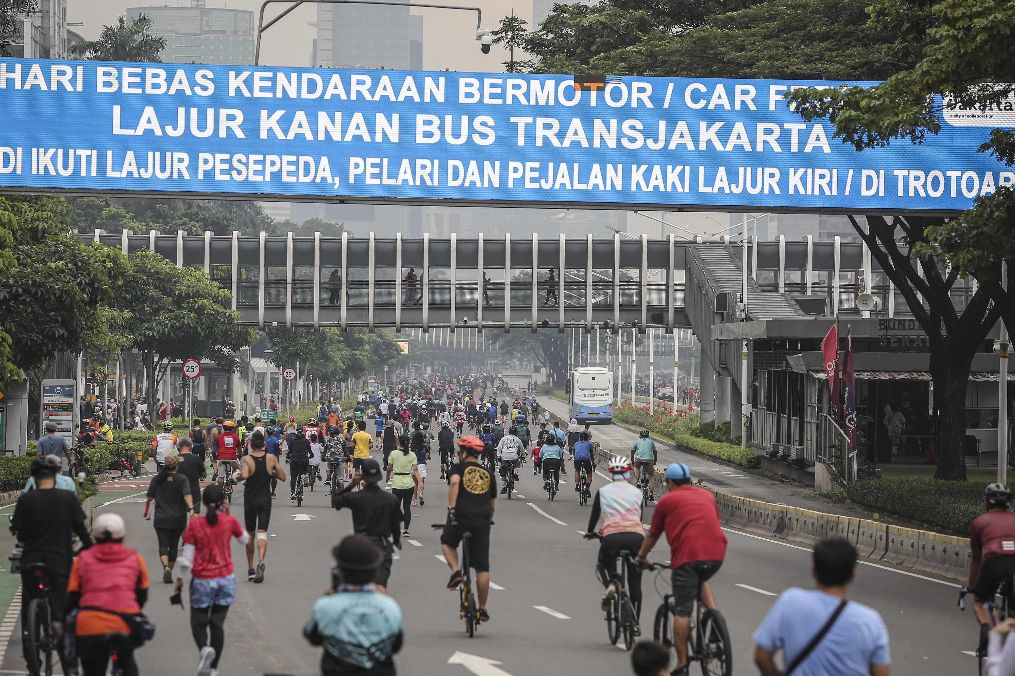 Warga memadati lokasi Hari Bebas Kendaraan Bermotor di Jakarta