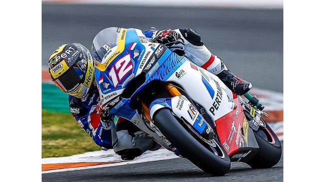 Pembalap dari Pertamina Mandalika Racing Team beraksi.