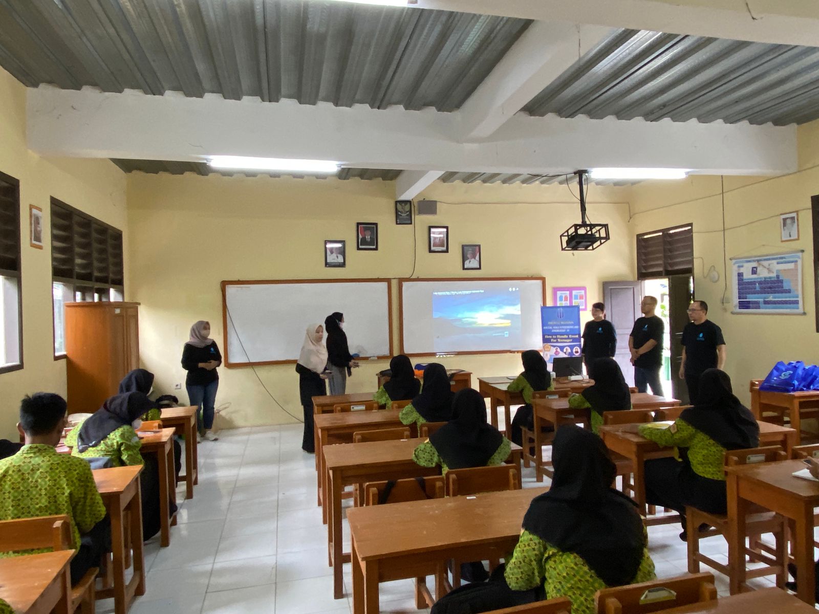 Kegiatan pelatihan pengelolaan event di SMAN 2 Mauk