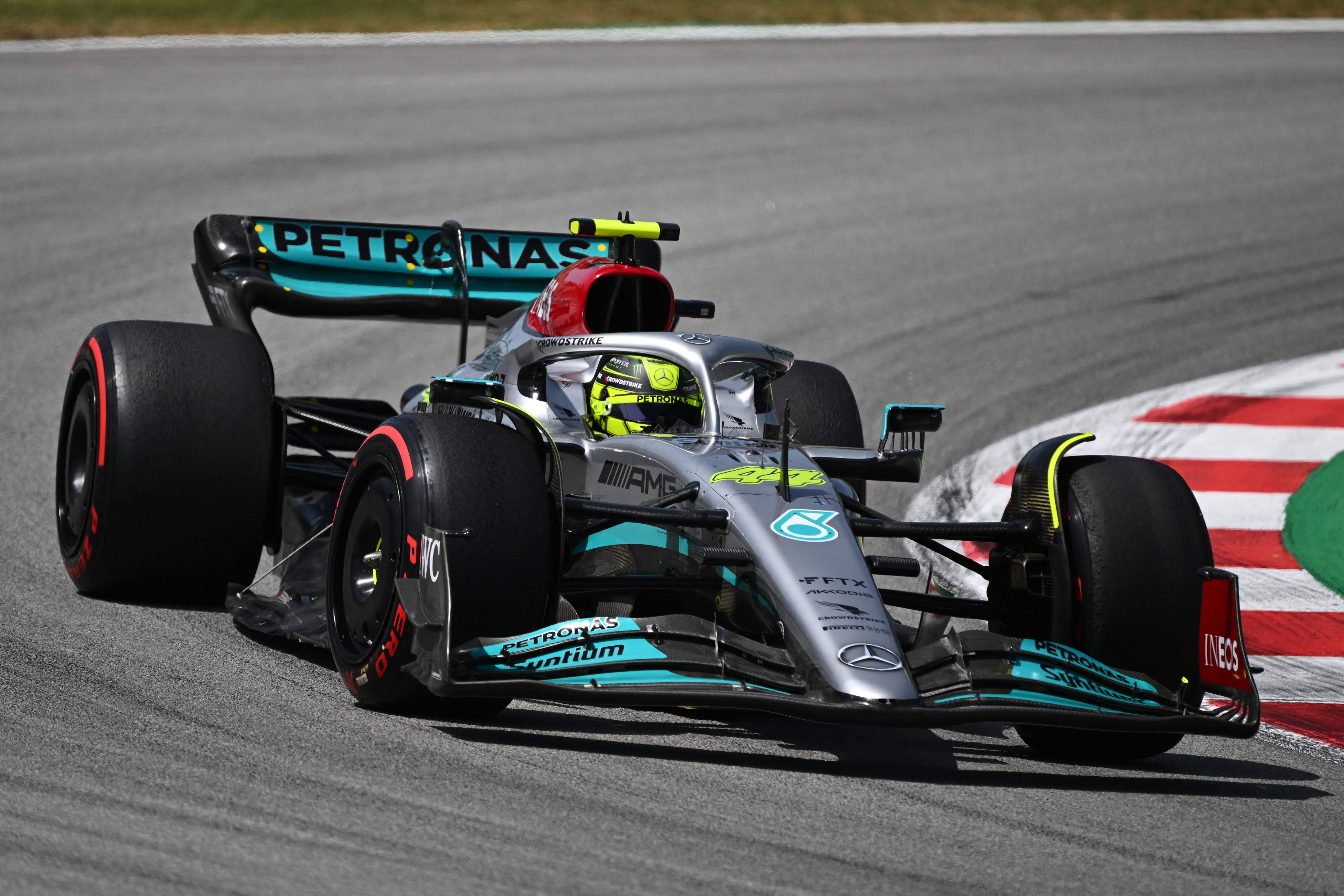Pembalap Mercedes Lewis Hamilton