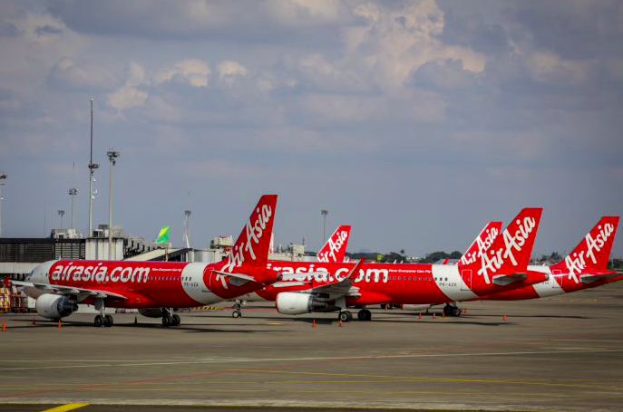Sejumlah armada pesawat AirAsia terparkir di Apron Terminal 1D Bandara Soekarno Hatta, Tangerang, Banten  Sumber: