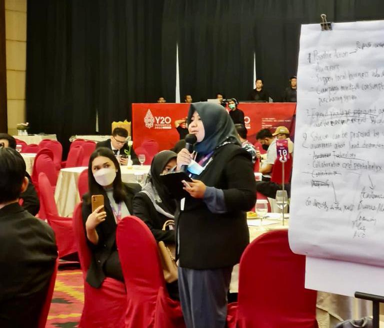 Co-Founder dan Chief Sustainability Officer Aruna, Utari Octavianty, pada  Pra-KTT III Y20 Indonesia di Balikpapan, Kaltim.