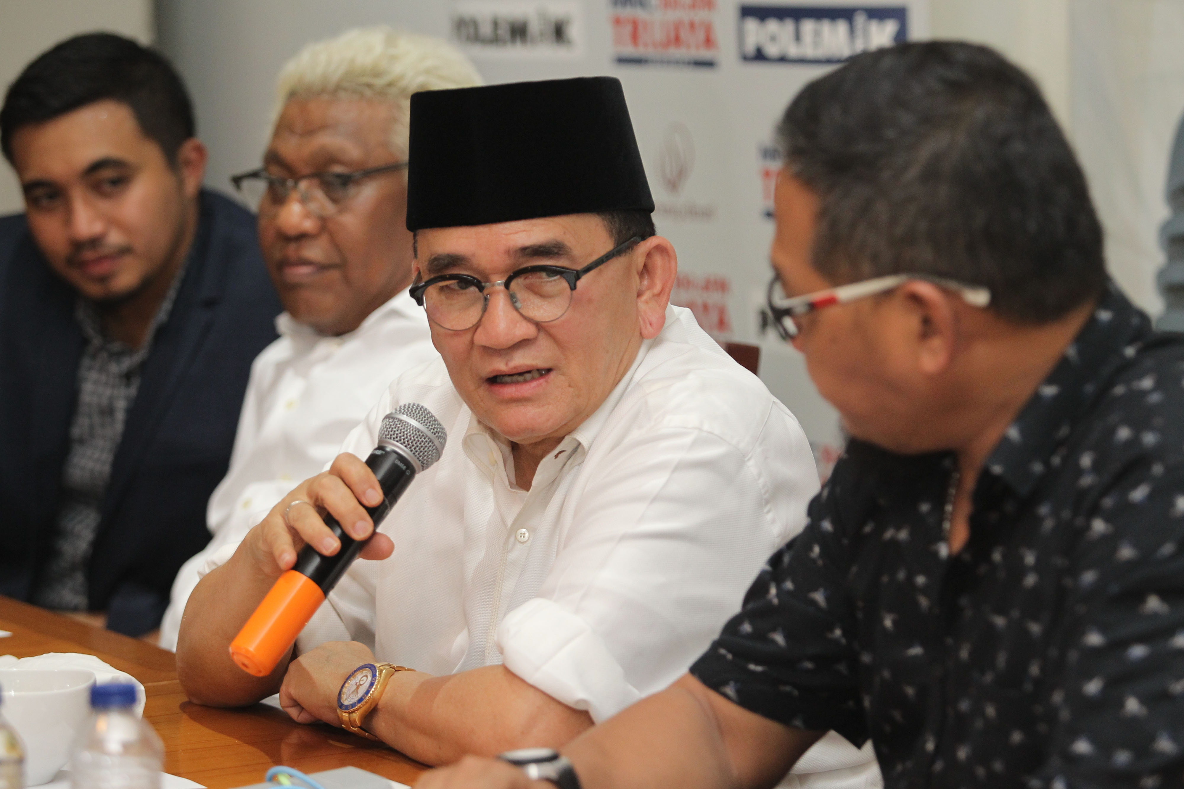 Ruhut Sitompul saat menjadi pembicara dalam sebuah diskusi.