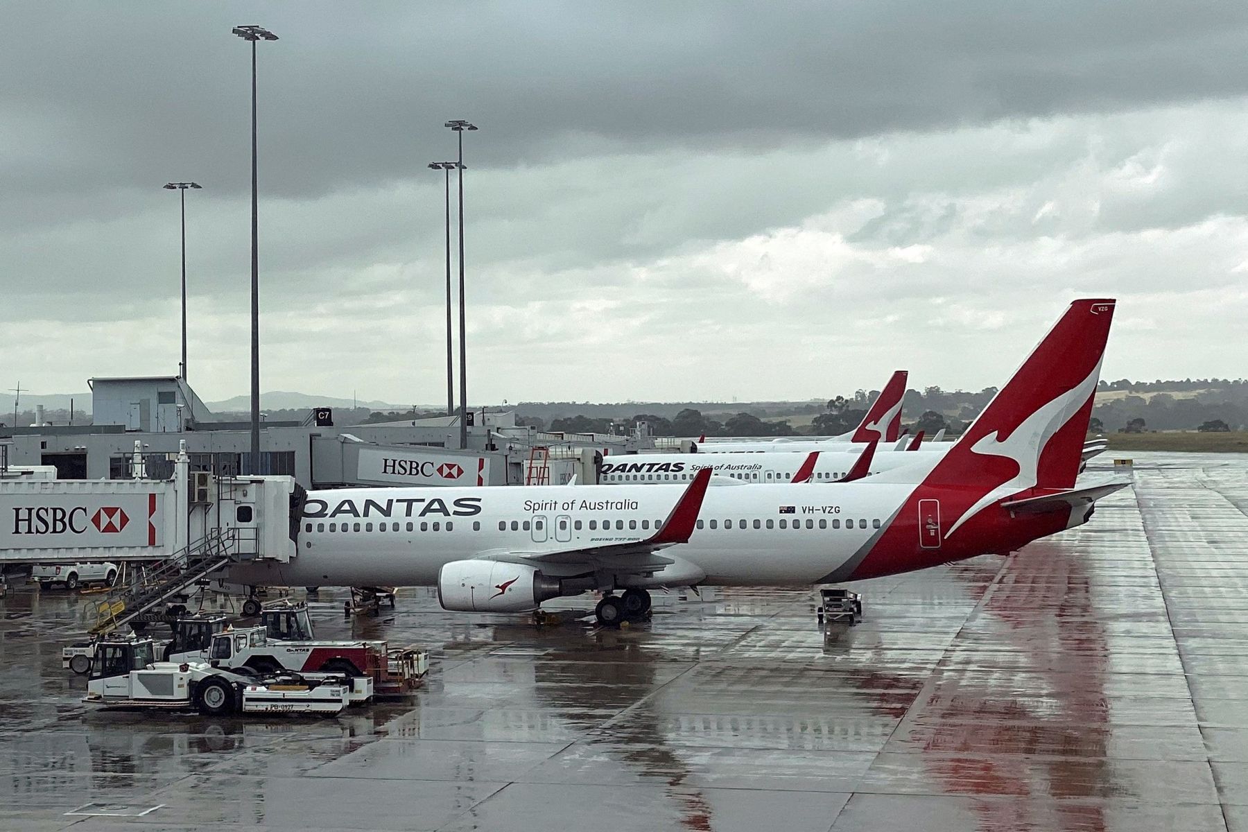 Pesawat maskapai Qantas berjejar di Bandara Internasional Melbourne, Australia. 