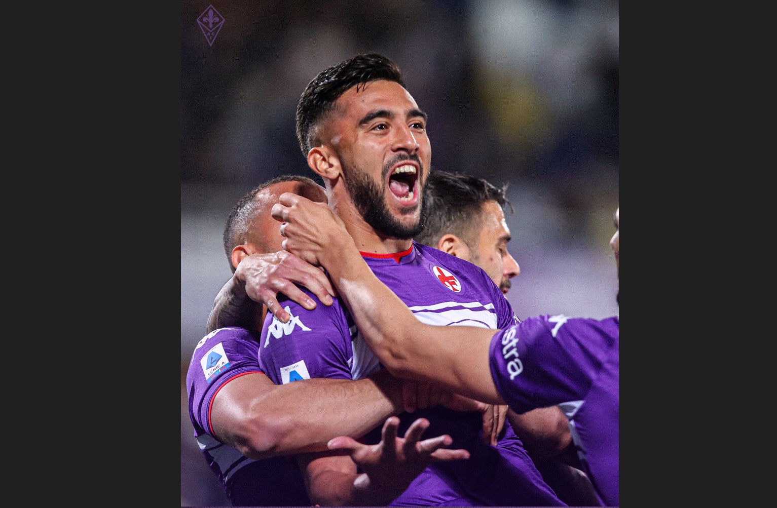 Pemain Fiorentina melakukan selebrasi usai mencetak gol ke gawang AS Roma di laga Serie A.