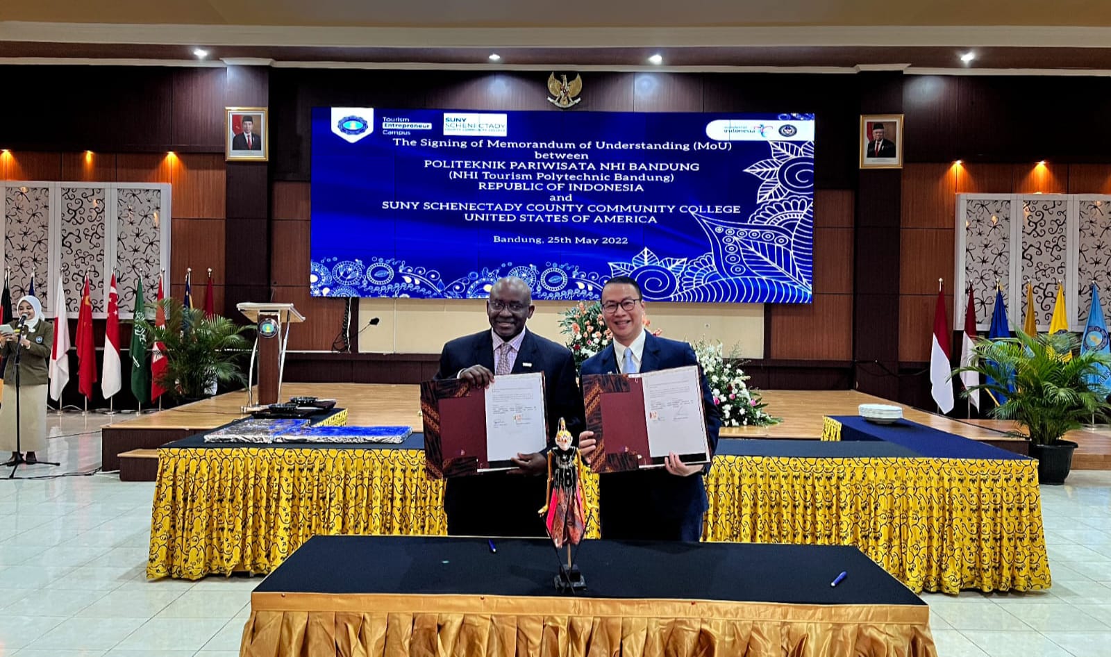 Penandatanganan kerja sama antara Poltekpar NHI Bandung dan  SUNY Schenectady Count Community College USA