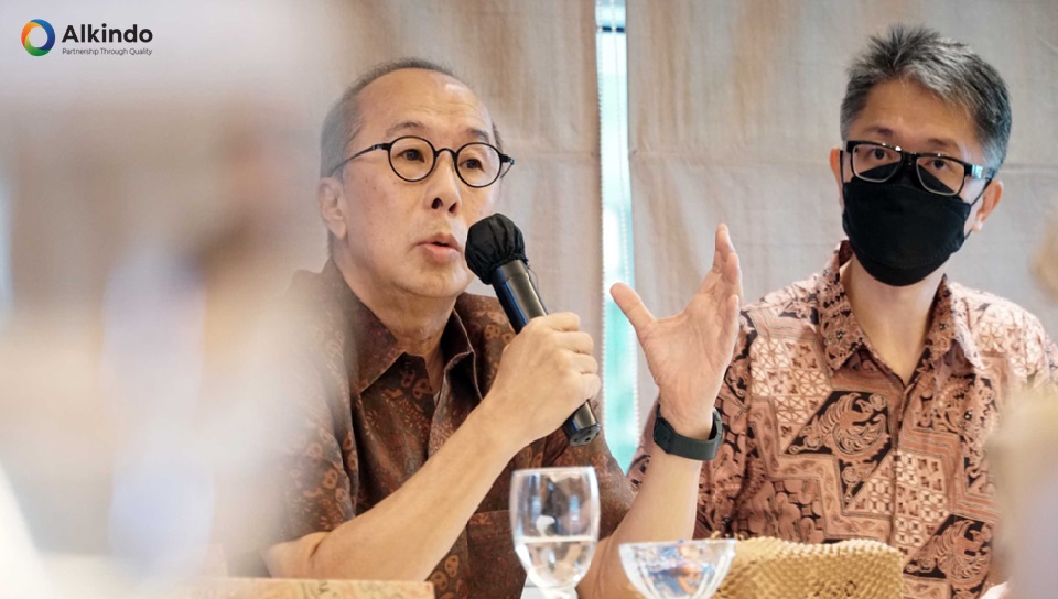 Presiden Direktur Aldo Herwanto Susanto memberikan pemaparan kinerja keuangan Aldo Kuartal 1 2022