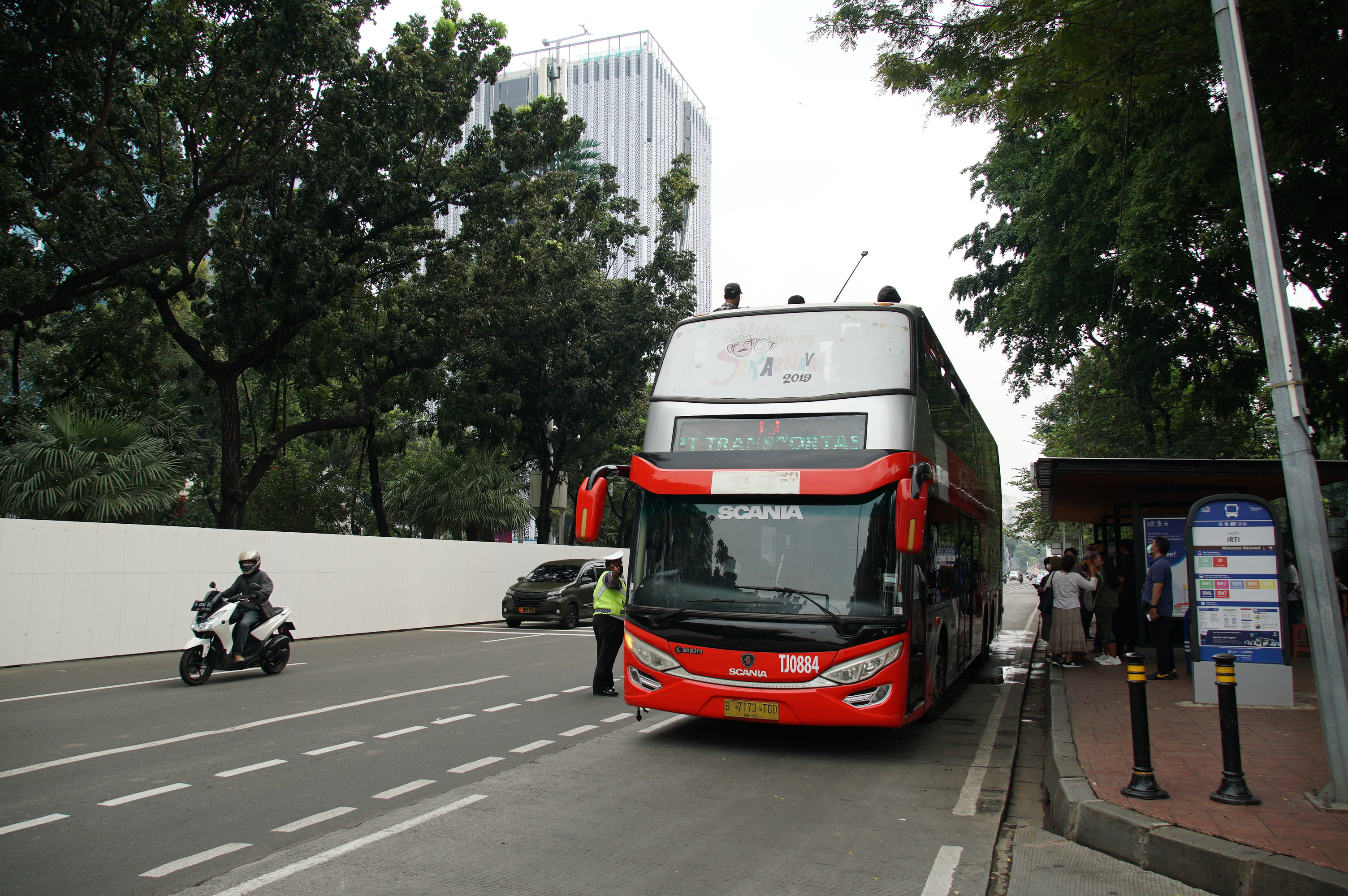 Bus wisata gratis Transjakarta.