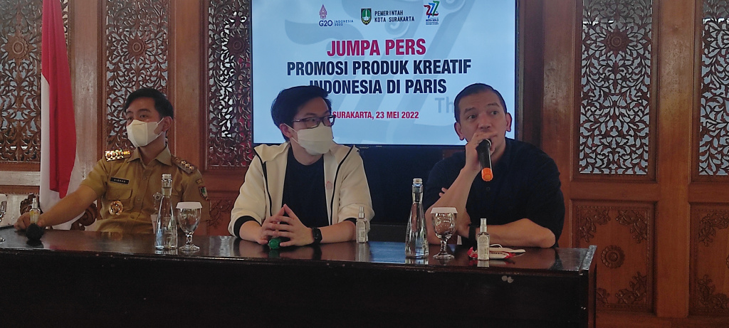 Radynal Nataprawira, Head of Publick Affairs Spesial Staff Shopee bersama Wali Kota Solo Gibran Rakabuming Raka