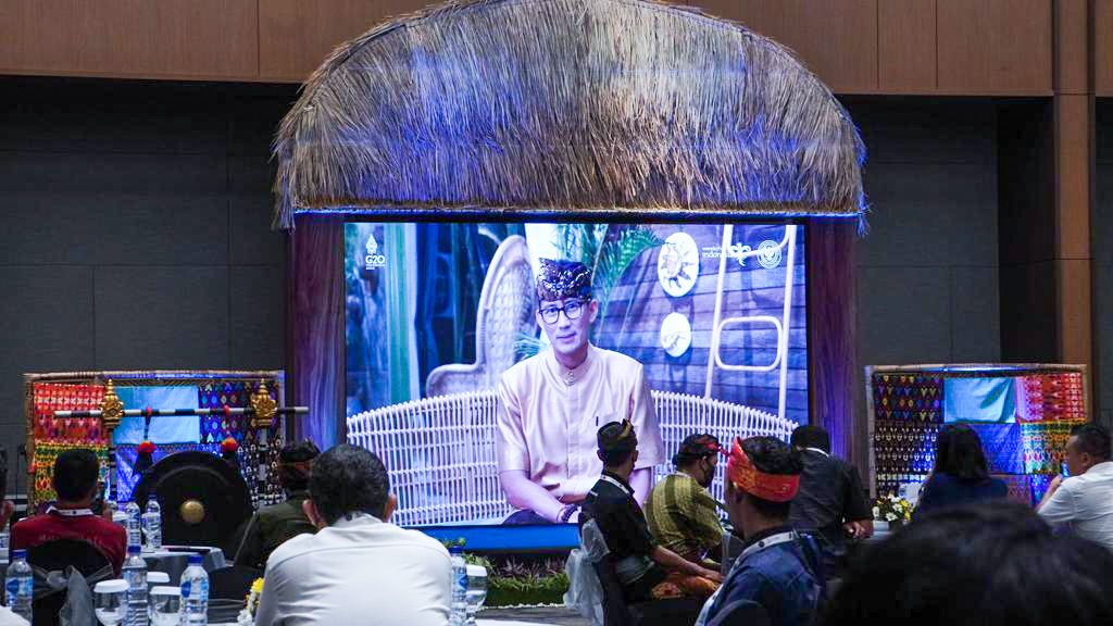 Menparekraf Sandiaga Uno berbicara secara virtual pada Misi Penjualan Destinasi Prioritas untuk Pasar Nusantara di Lombok, NTB, Jumat (20/5)