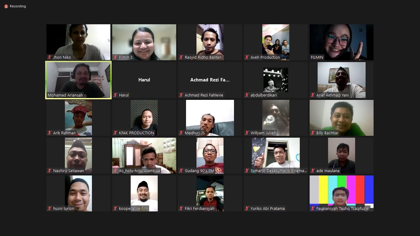 Forum Mukidi (Bertemu Kita Diskusi) adalah paguyuban virtual atau tempat berkumpulnya para sineas muda yang mengikuti Family Sunday Movie.