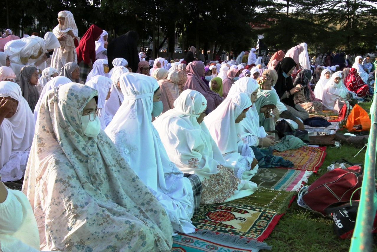  Plt. Wali Kota Pematangsiantar dr.Hj. Susanti Dewayani (kiri).