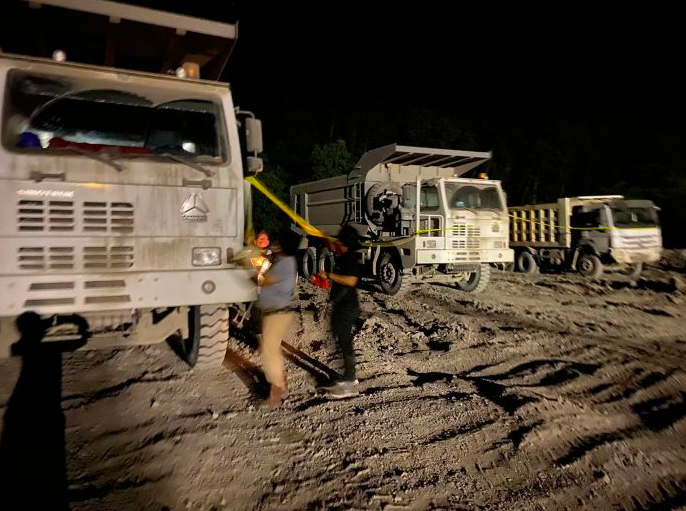 Kepolisian Resort Tanah Bumbu, Kalsel menertibkan tambang ilegal yang melibatkan dua WNA Tiongkok, Senin malam (22/11).