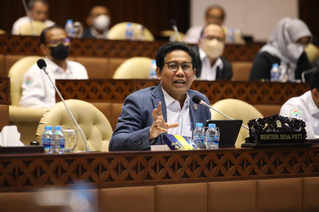 Mendes PDTT Abdul Halim Iskandar menghadiri Rapat Kerja Komisi V DPR RI di Gedung Nusantara, Jakarta, Senin (30/5).