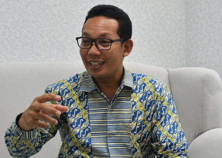 Dekan Fakultas Farmasi Unair Surabaya, Prof. Junaedi Khotib. 