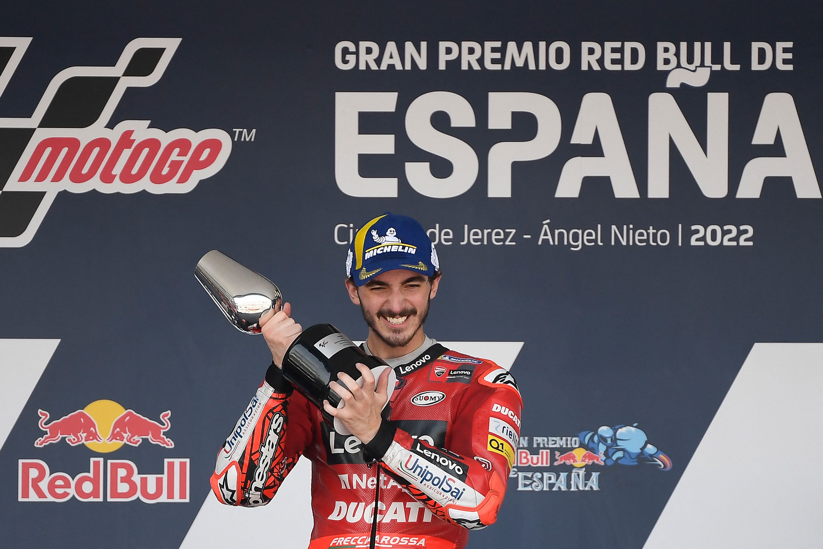 Pembalap Ducato Francesco Bagnaia merayakan kemenangannya di GP Spanyol.