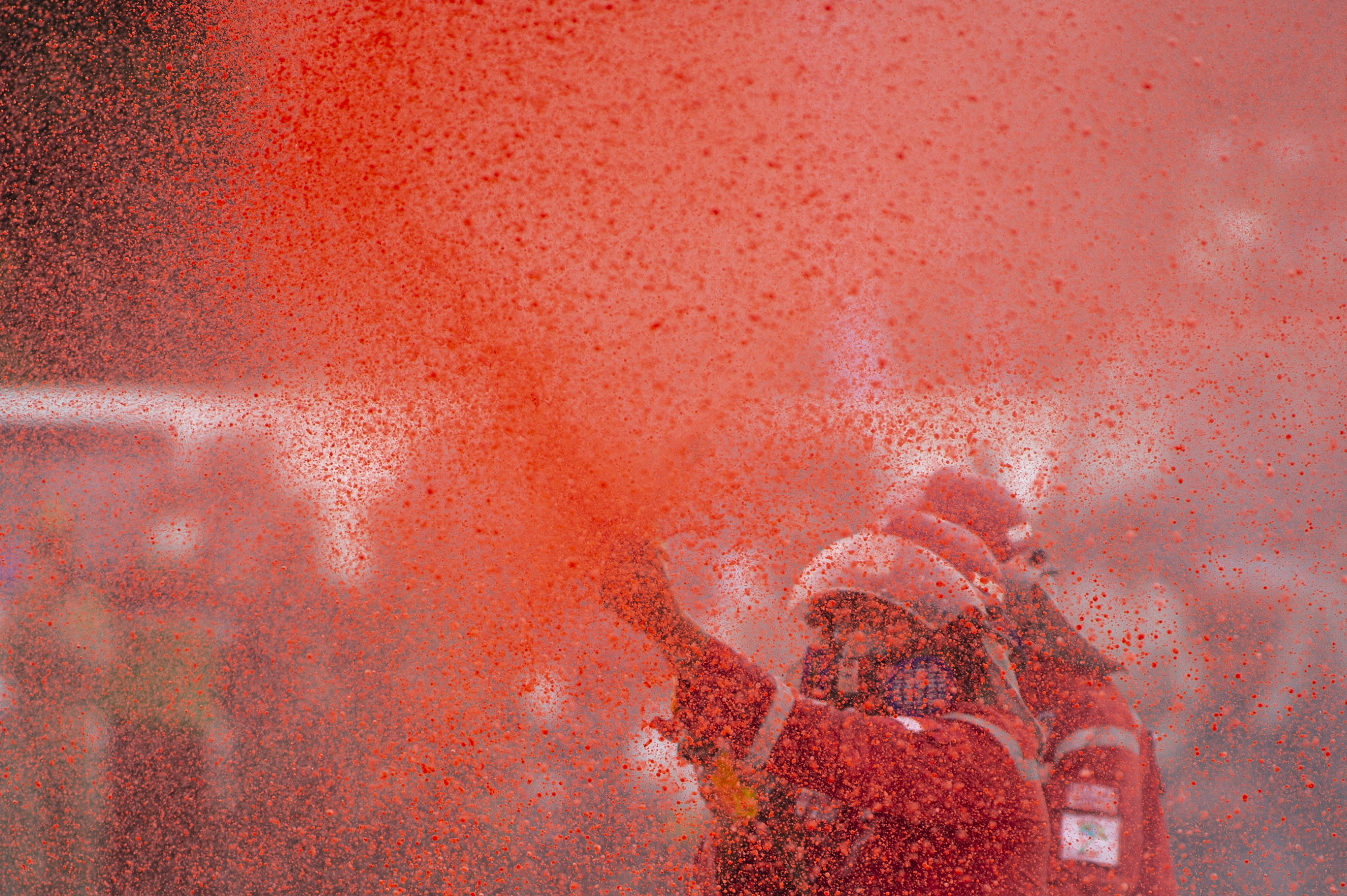 Petugas gabungan melakukan simulasi pemadaman kebakaran hutan dan lahan di Sumatra Selatan