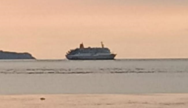 KM Sirimau yang sedang berlayar dari pelabuhan Laut Lewoleba, Kabupaten Lembata, NTT, Selasa (17/5), pukul 02.30 WITA, karam di pulau Meko