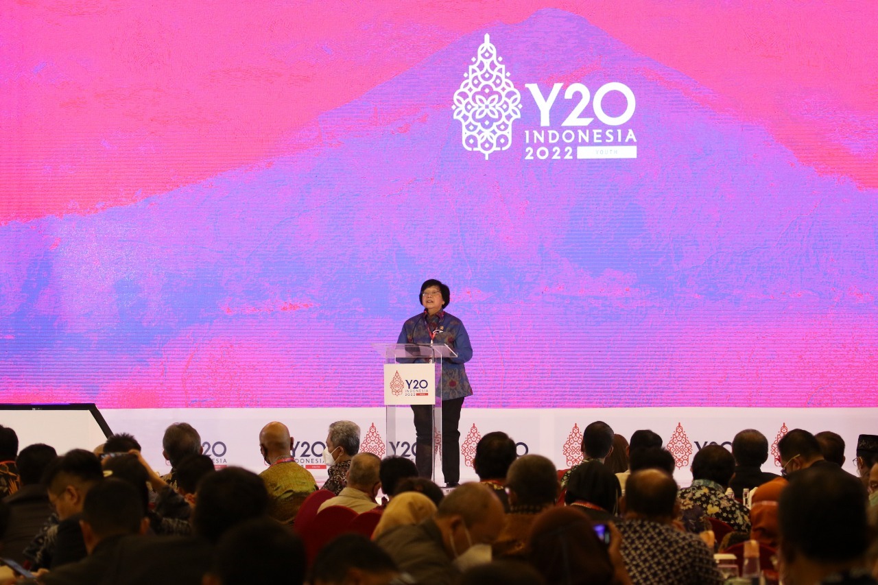 Menteri LHK Siti Nurbaya saat acara pembukaan Y20 Indonesia 2022, 3rd Pre-Summit, di Balikpapan, Kalimantan Timur, Sabtu (21/5).