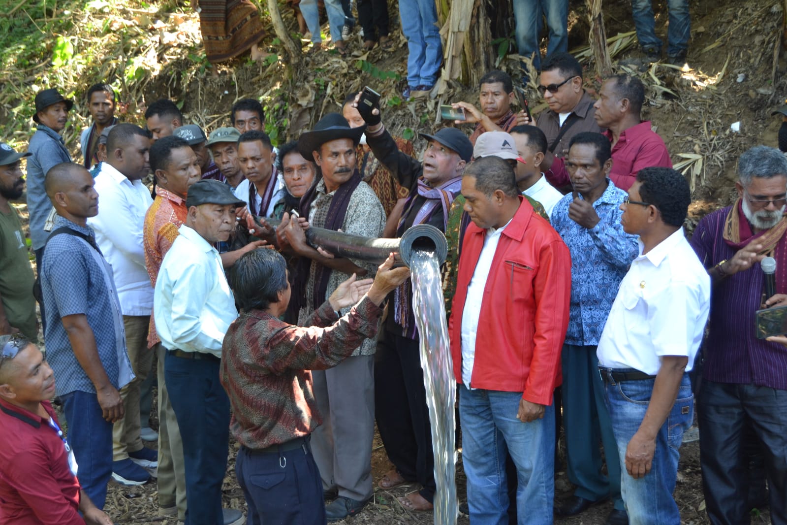 Warga Lamahelan Peroleh Air Bersih 