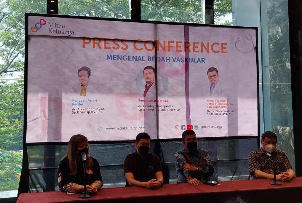 Sejumlah narasumber dihadirkan dalam Seminar Mengenal Bedah Vaskular yang diadakan oleh RS Mitra Keluarga Kemayoran, Jakarta, Sabtu (21/5).
