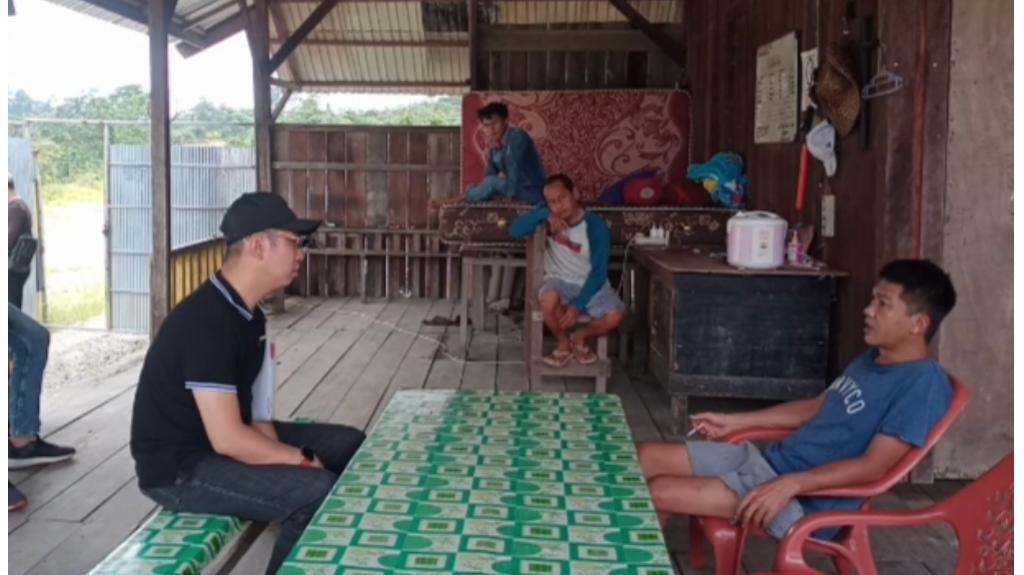 Kuasa hukum TGM mensomasi PT Kutama Prima Mining agar meninggalkan areal tambang milik TGM di Kab.Kapuas, Kalteng, Sabtu (14/5/2022)