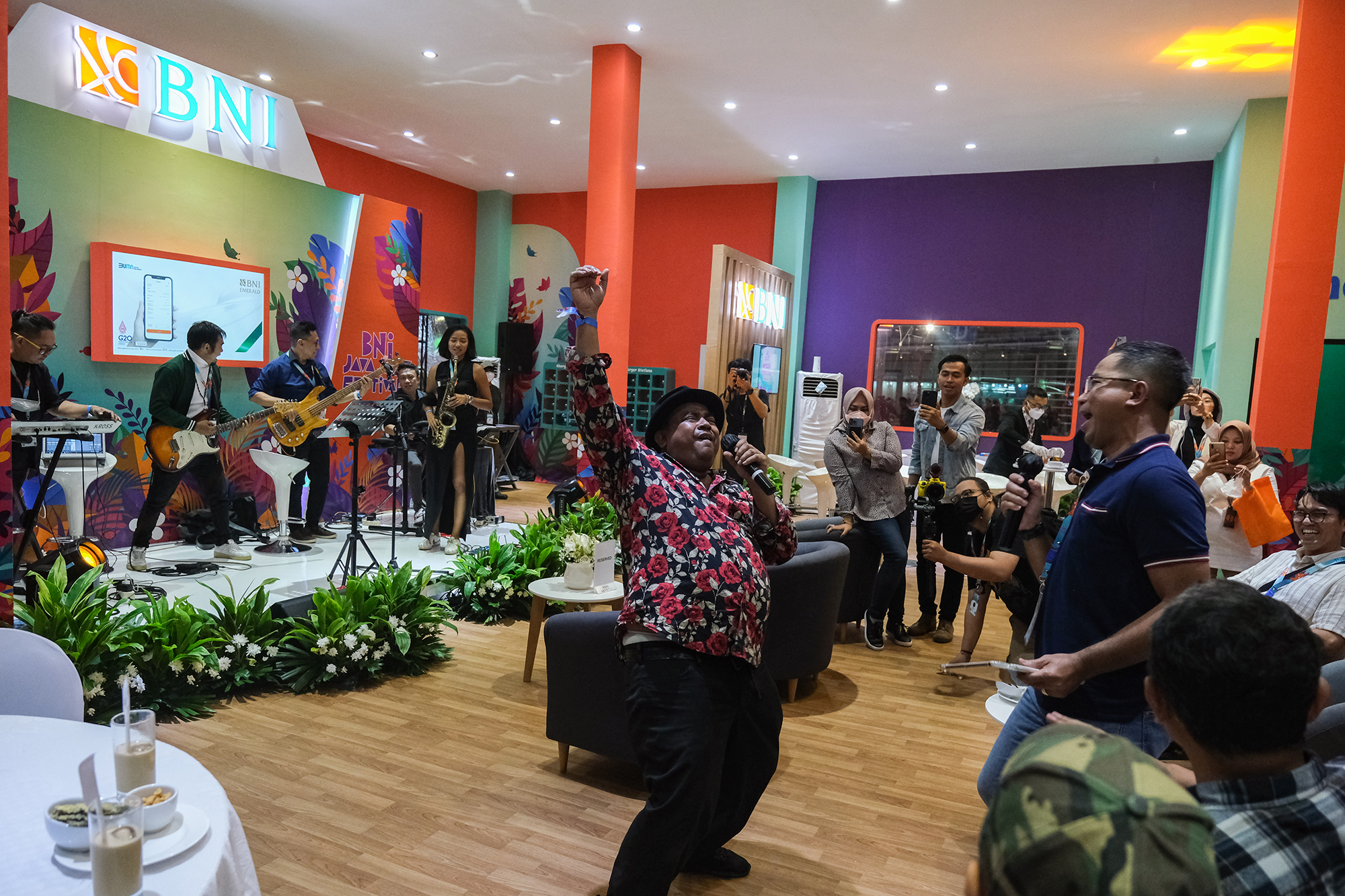 Maxi 'King of Soul' meramaikan panggung BNI Lounge pada hari pertama BNI Java Jazz Festival 2022, Jumat (26/5).