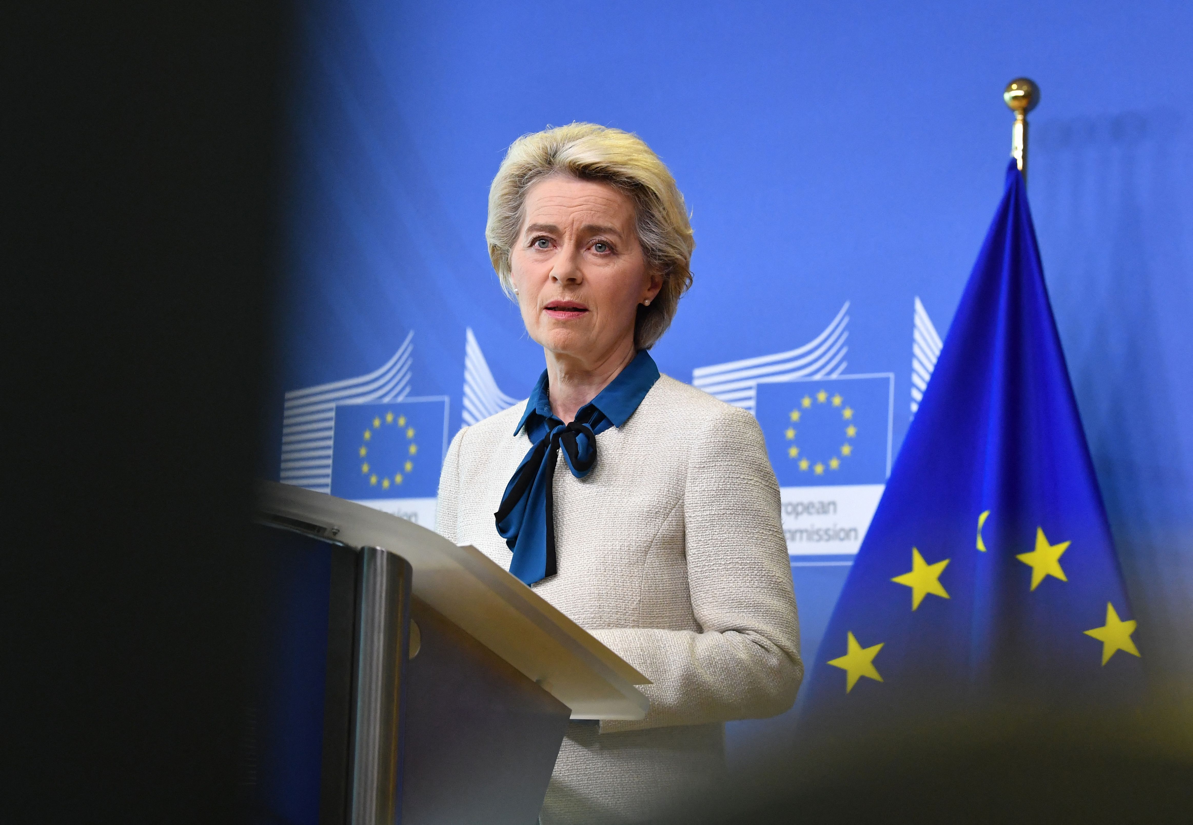 Presiden Komisi Uni Eropa Ursula von der Leyen umumkan rencana UE mengakhiri ketergantungan migas dari Rusia.