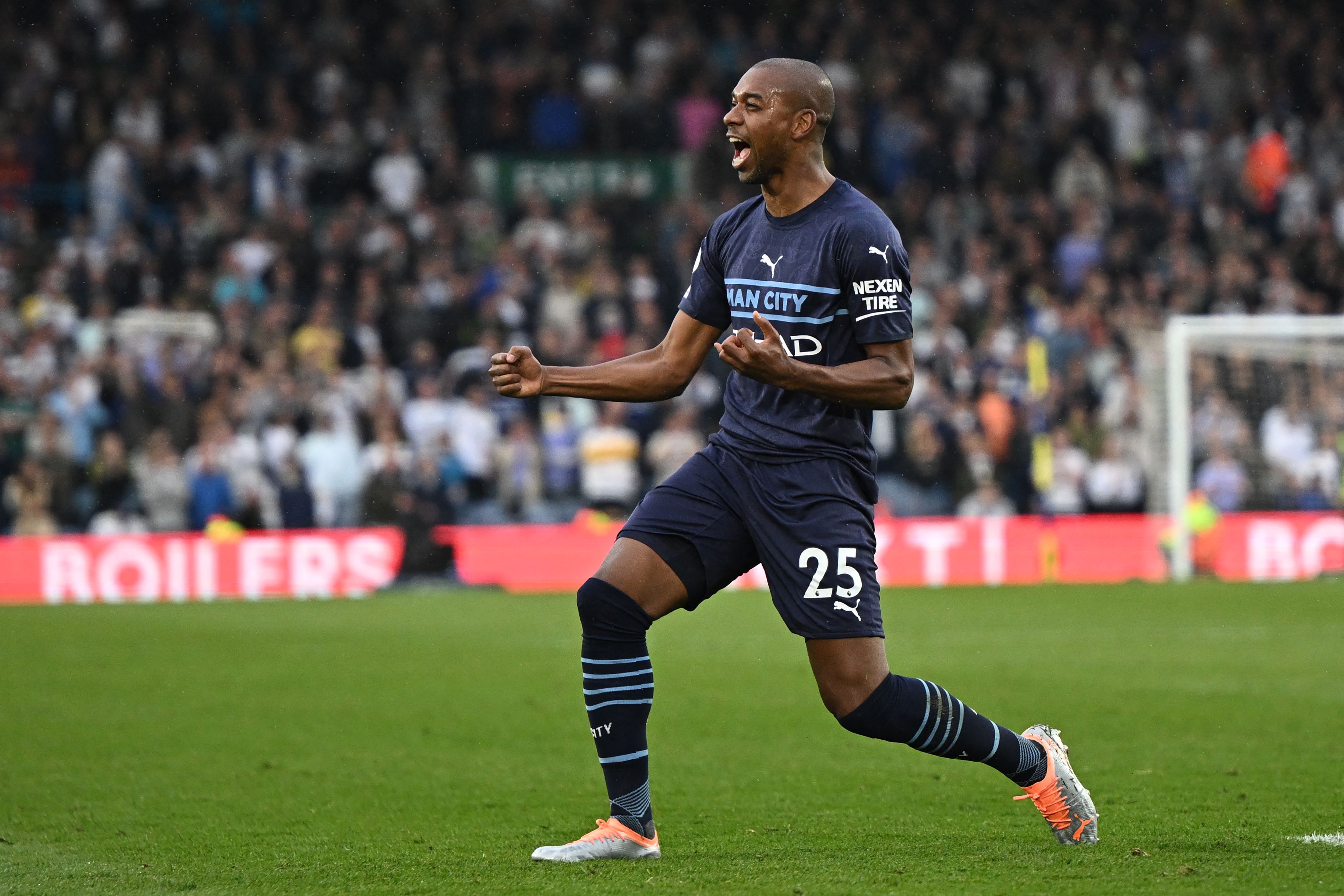 Gelandang Manchester City Fernandinho