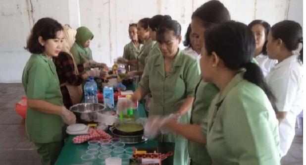 Persit Kodim 1624 dan PKK Flores Timur Gelar Pelatihan Pengolahan Daun Kelor 