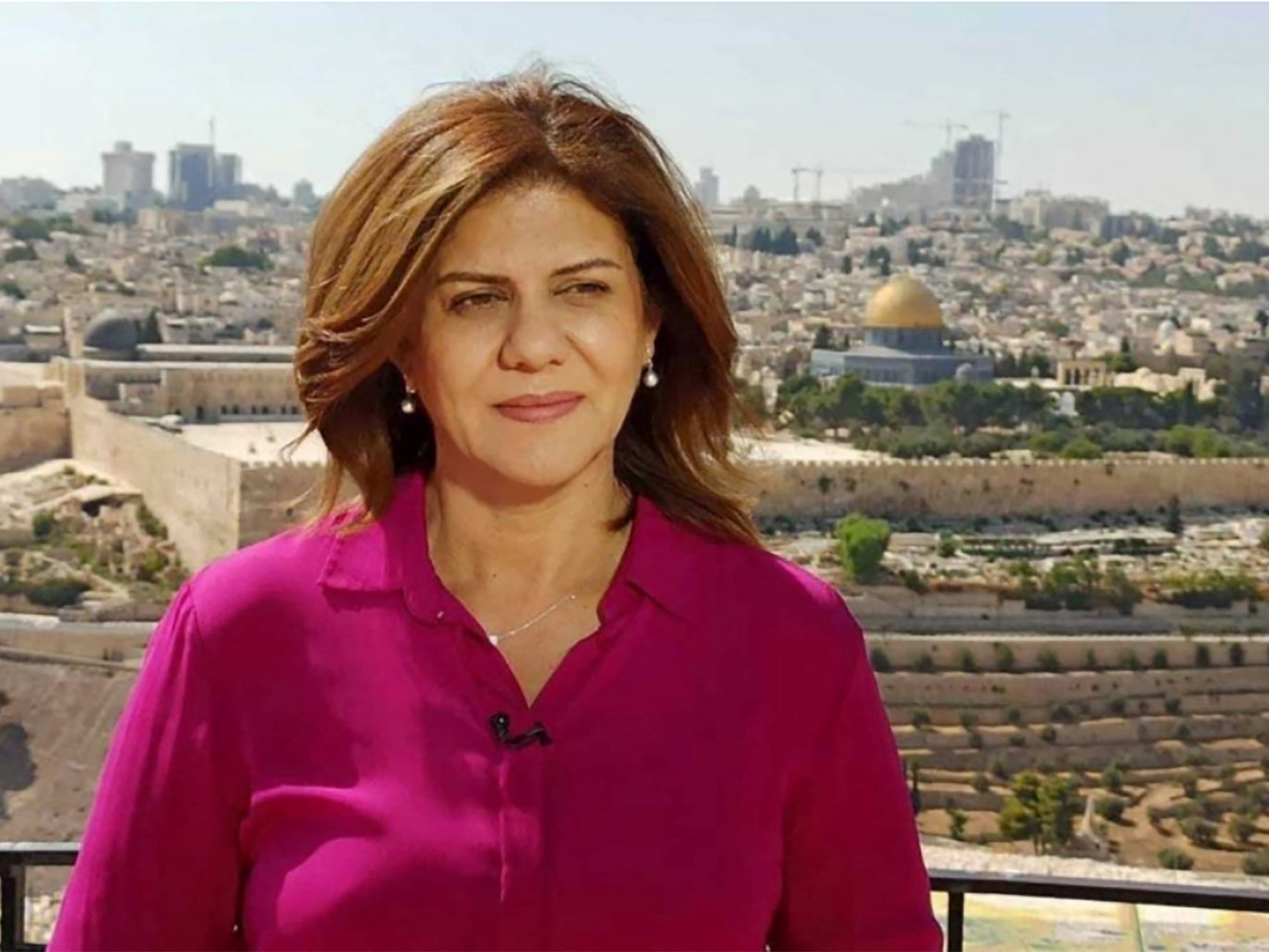 Shireen Abu Aqleh dalam salah satu laporannya dari Jerusalem.