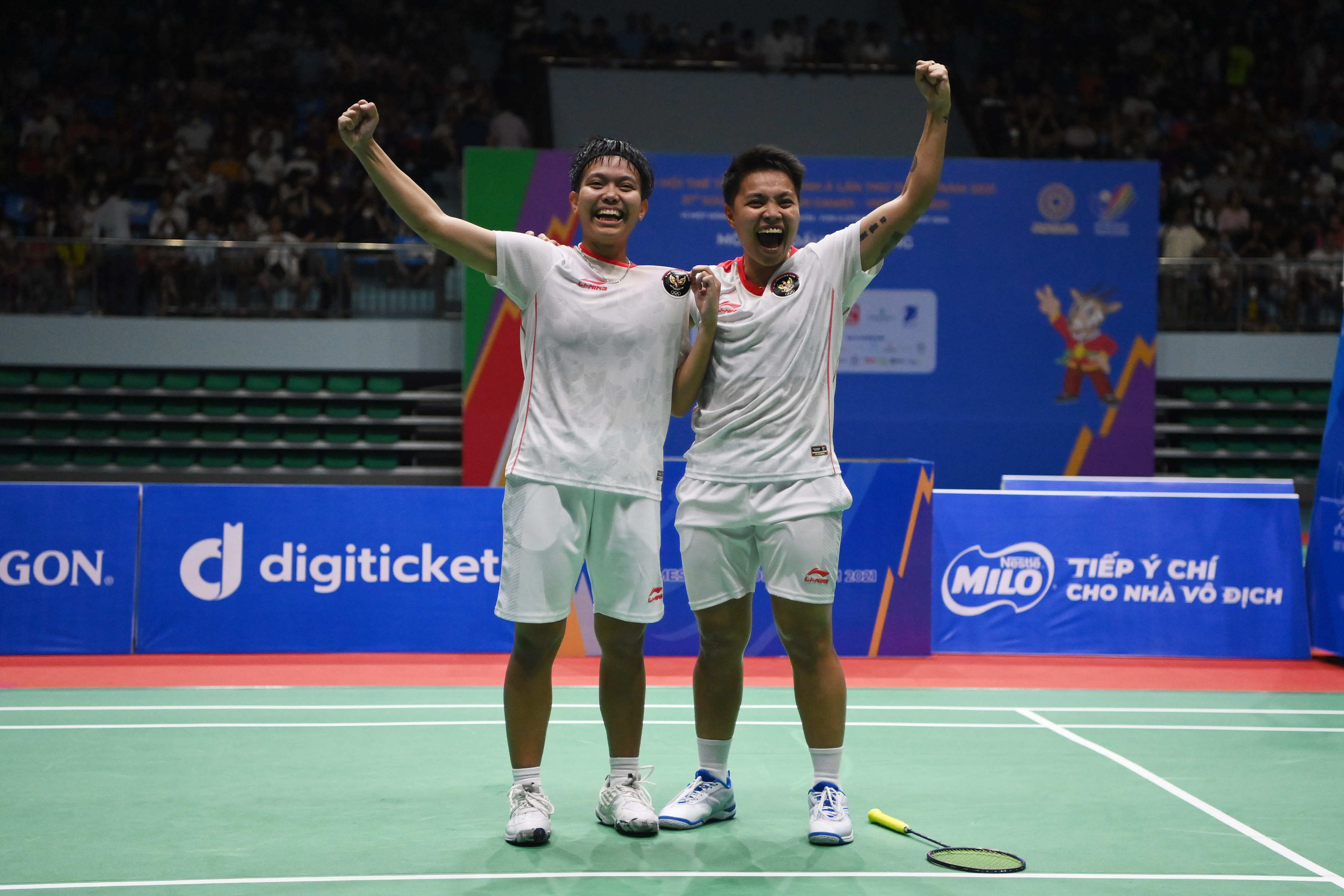 Ganda putri Indonesia Siti Fadia Silva Ramadhanti (kiri) dan Apriyani Rahayu