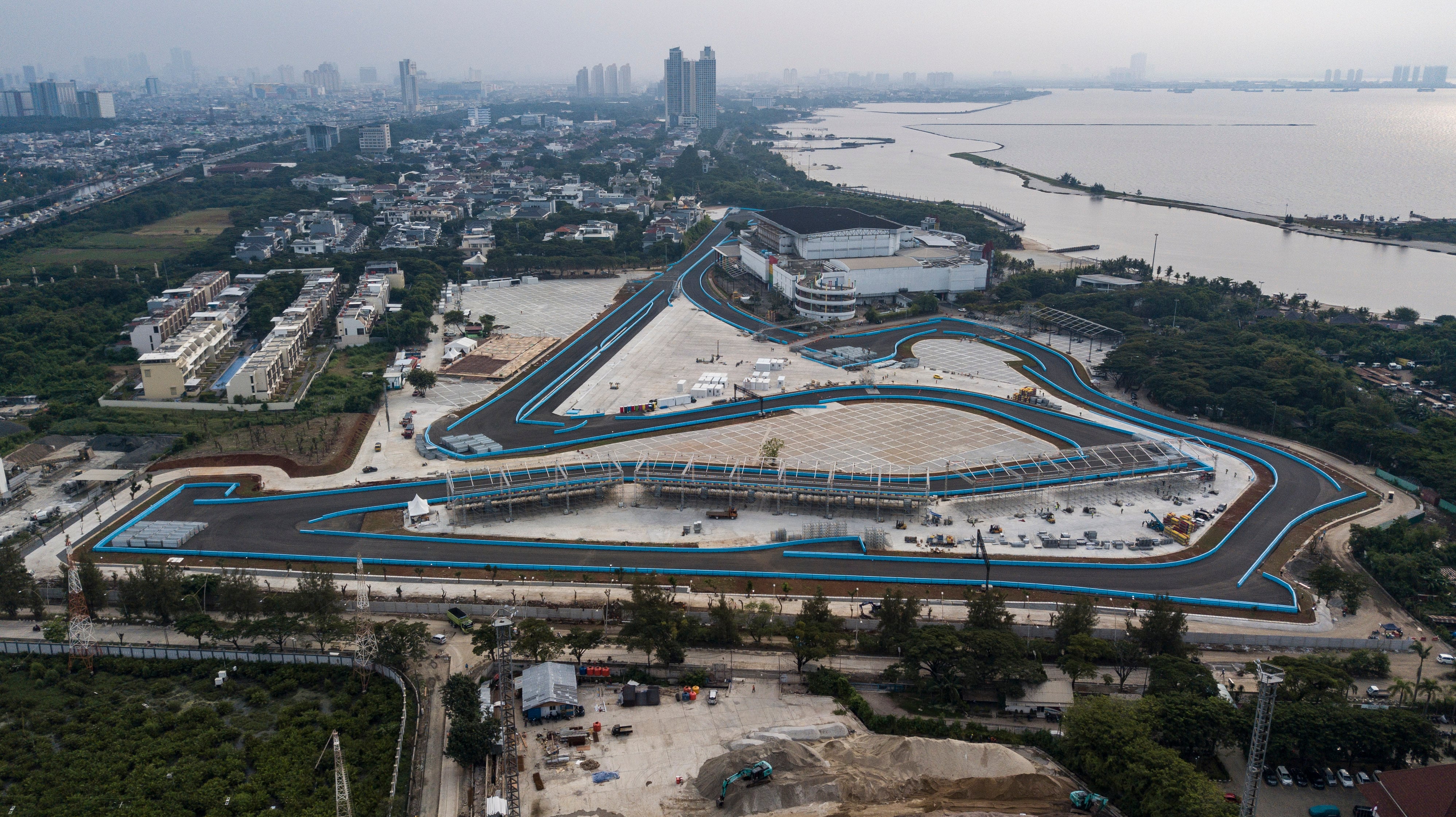  Proyek pembangunan Jakarta International E-Prix Circuit di kawasan Ancol, Jakarta Utara.