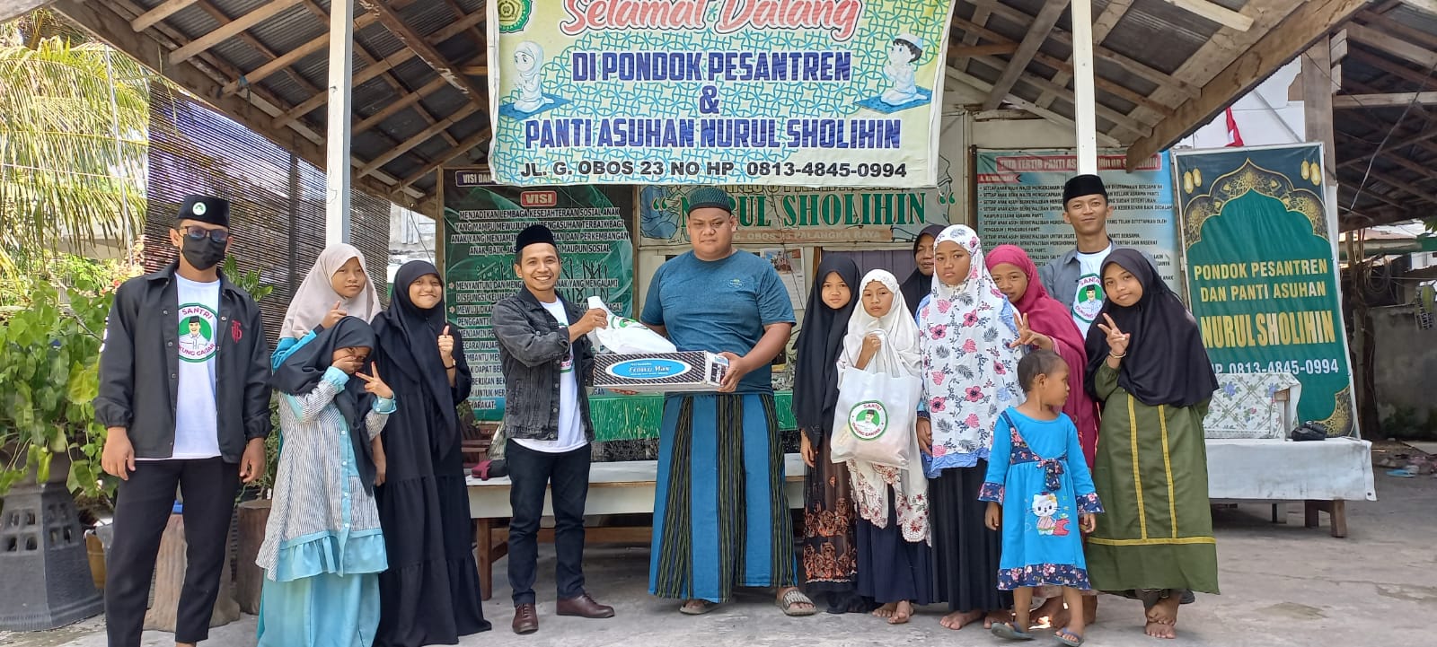 Relawan Santri Dukung Ganjar Kalimantan Tengah (Kalteng) berkunjung ke Pesantren dan Panti Asuhan Nurul Sholihin, Palangka Raya, Jumat (20/5
