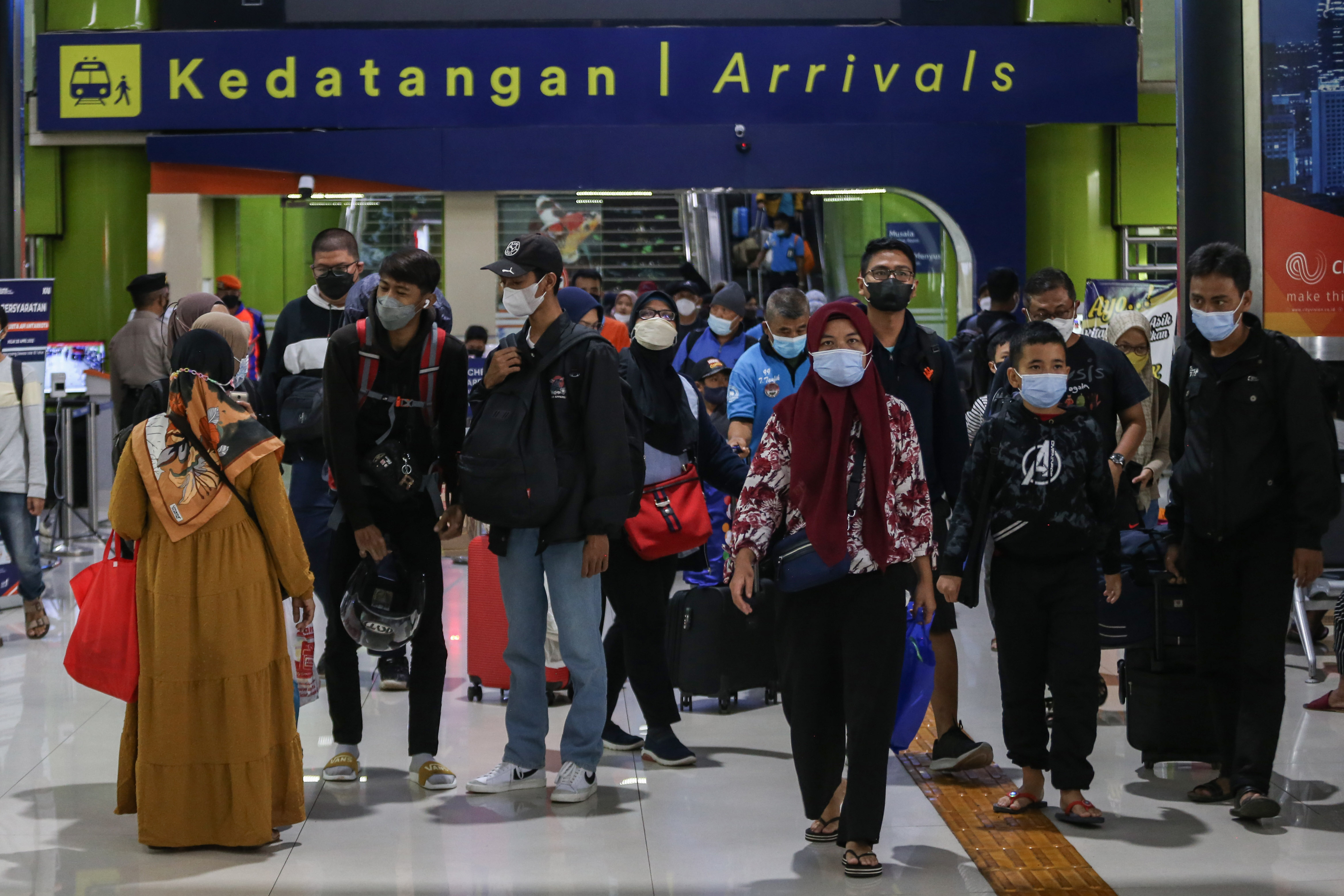Suasana arus balik lebaran di Stasiun Gambir