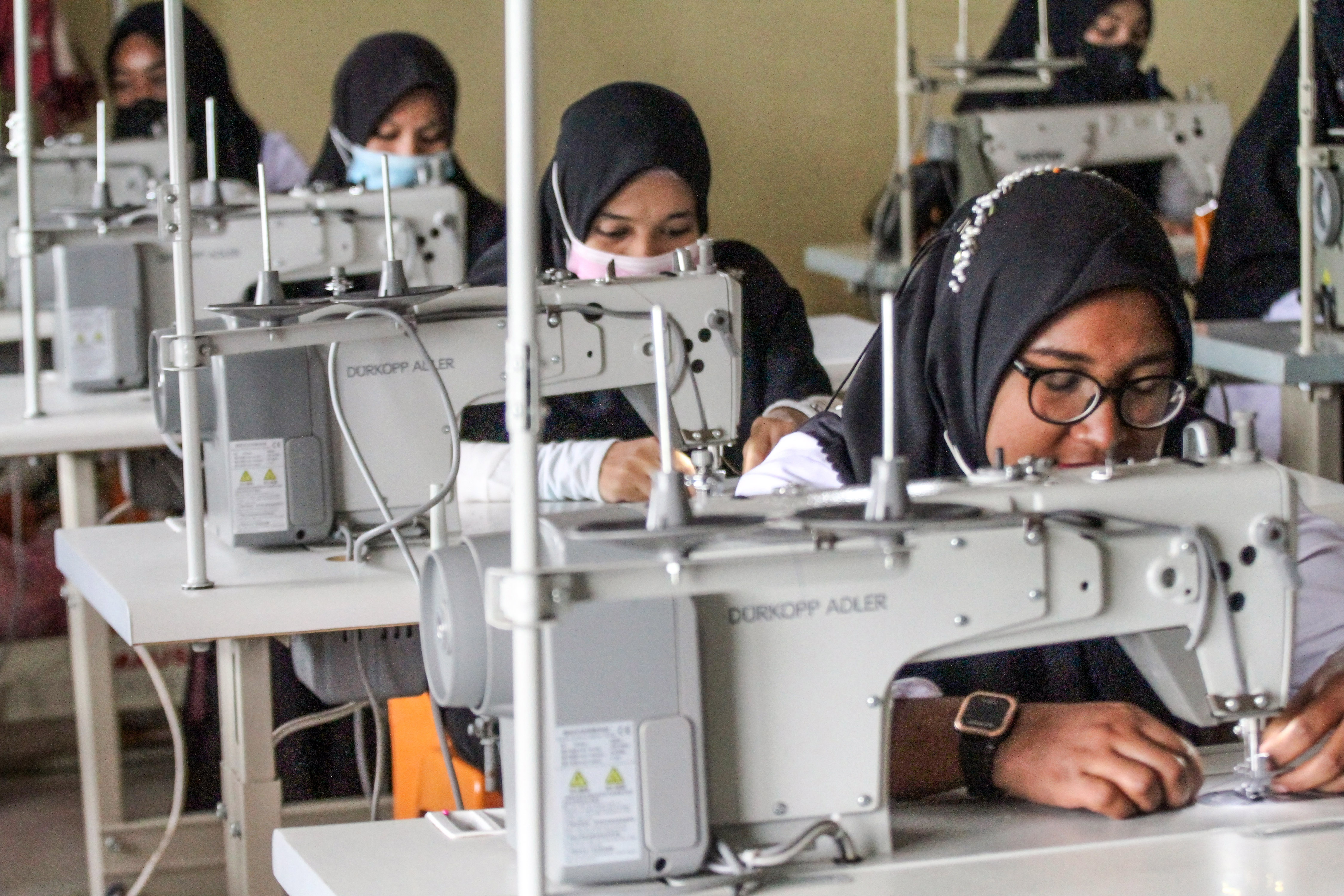 Pelatihan menjahit di Balai Latihan Kerja dan Indrustri (BLKI), Desa Blang Adoe, Kuta Makmur, Aceh Utara, Aceh.