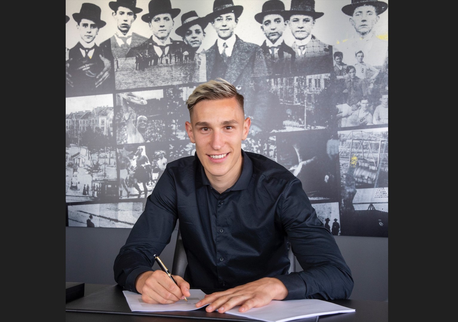 Nico Schlotterbeck menandatangani kontrak dengan Borussia Dortmund.