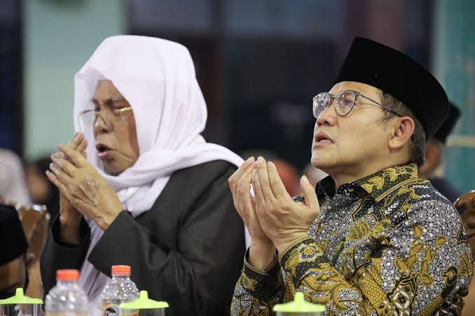 Ketua Umum DPP PKB Abdul Muhaimin Iskandar (kanan) dan Pengasuh Pondok Pesantren Al-Falah Ploso, Kediri, Jawa Timur, KH Nurul Huda Djazuli. 