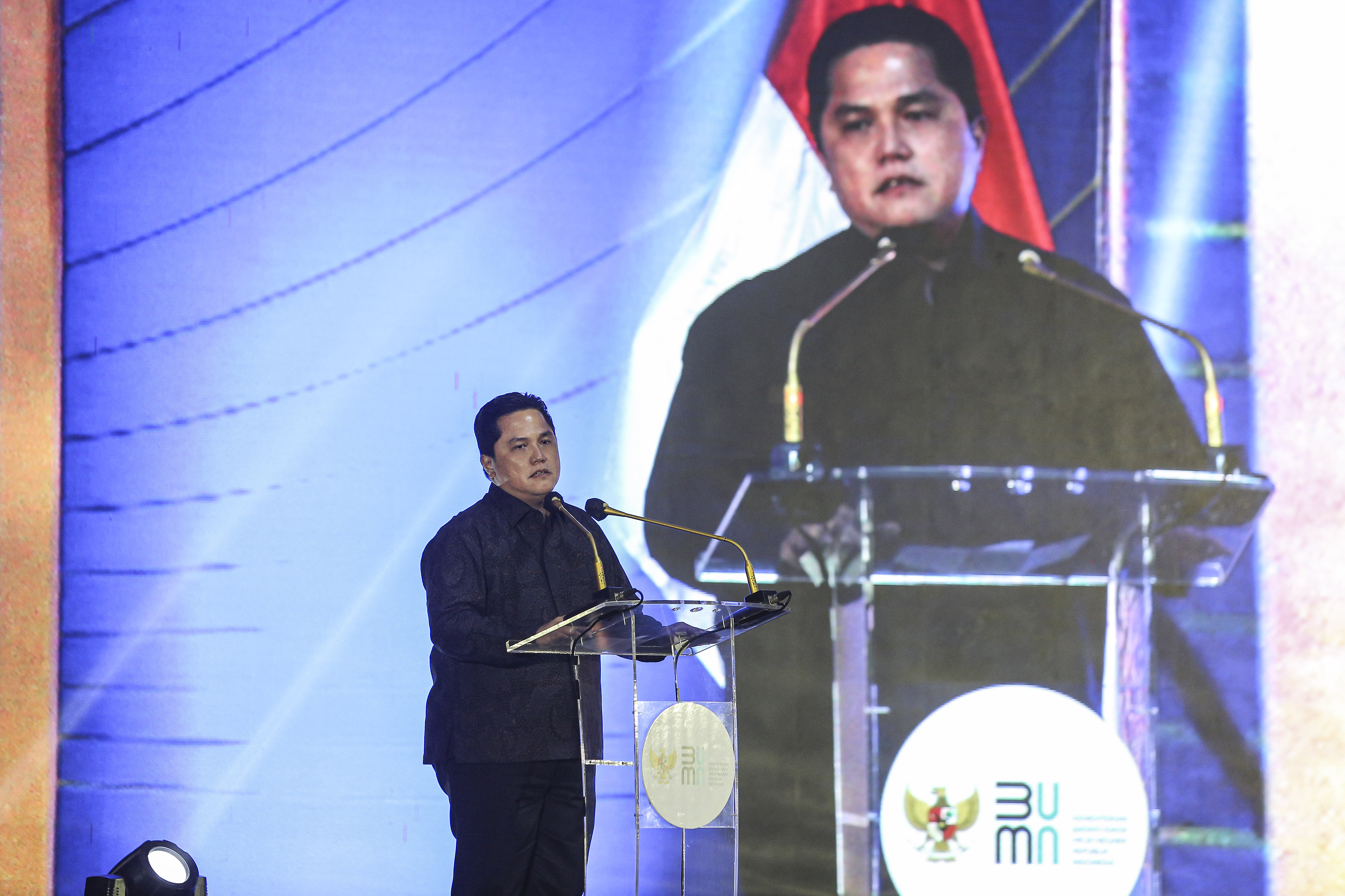 Menteri BUMN Erick Thohir menyampaikan sambutan pada acara Apresiasi Mitra BUMN Champion 2022 di Grha Pertamina, Jakarta, Senin (9/5).
