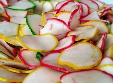 Ilustrasi. Kerupuk mentah.  