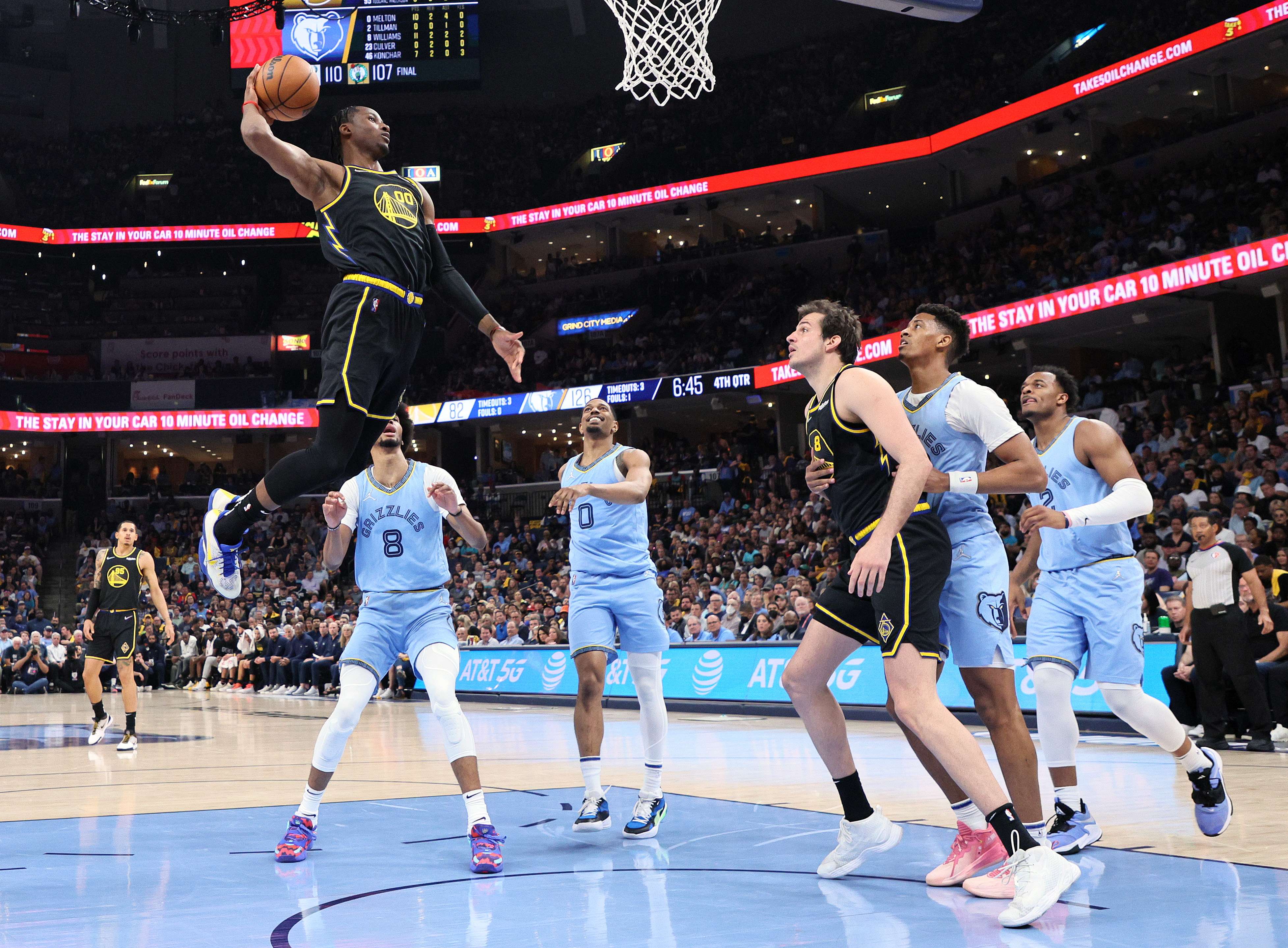 Laga playoff NBA antara Golden State Warriors dan Memphis Grizzlies