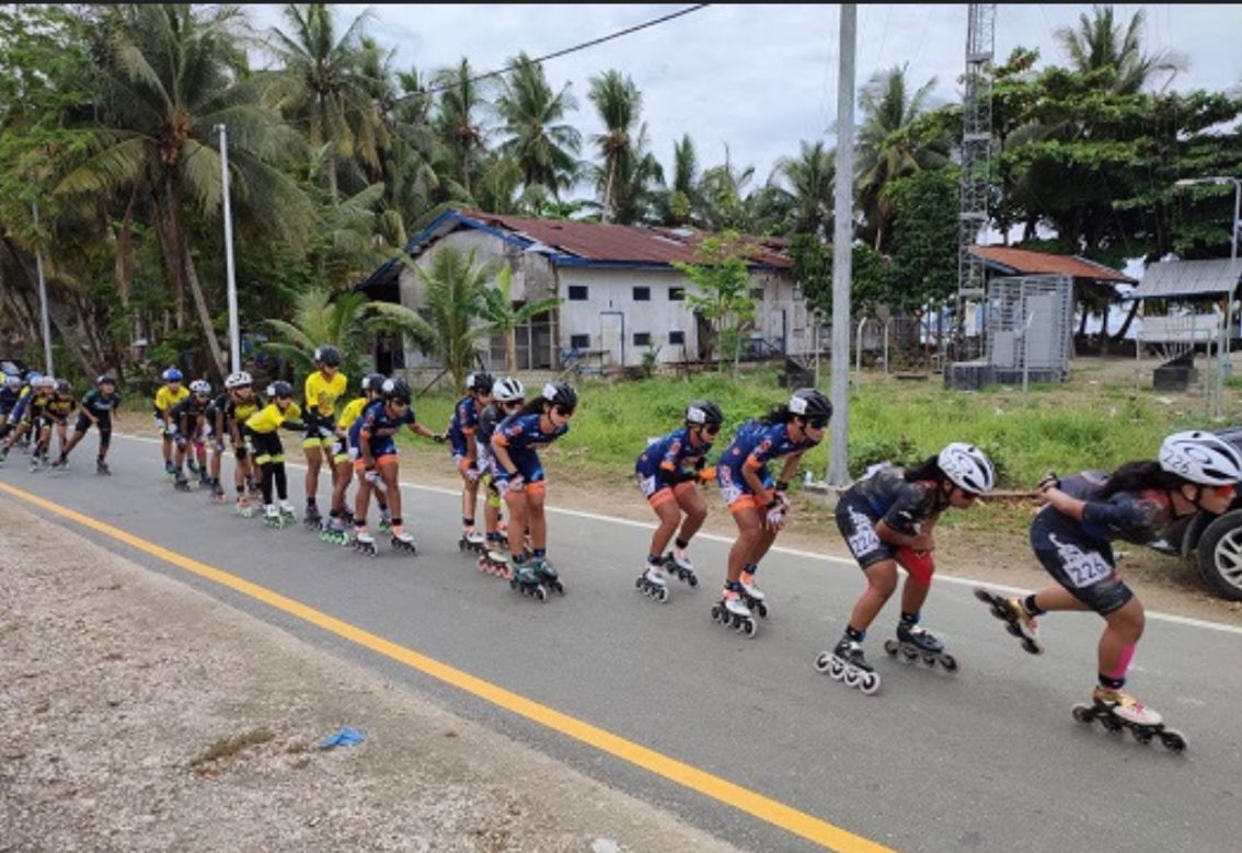 Atlet sepatu roda DkI Jakarta saat tampil di PON Papua