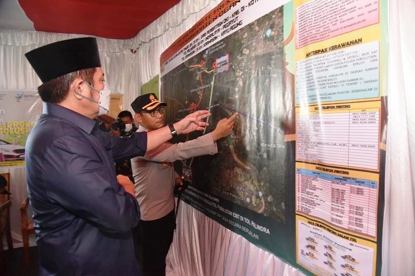 Gubernur Sumsel Herman Deru mengecek pos pelayanan mudik lebaran.