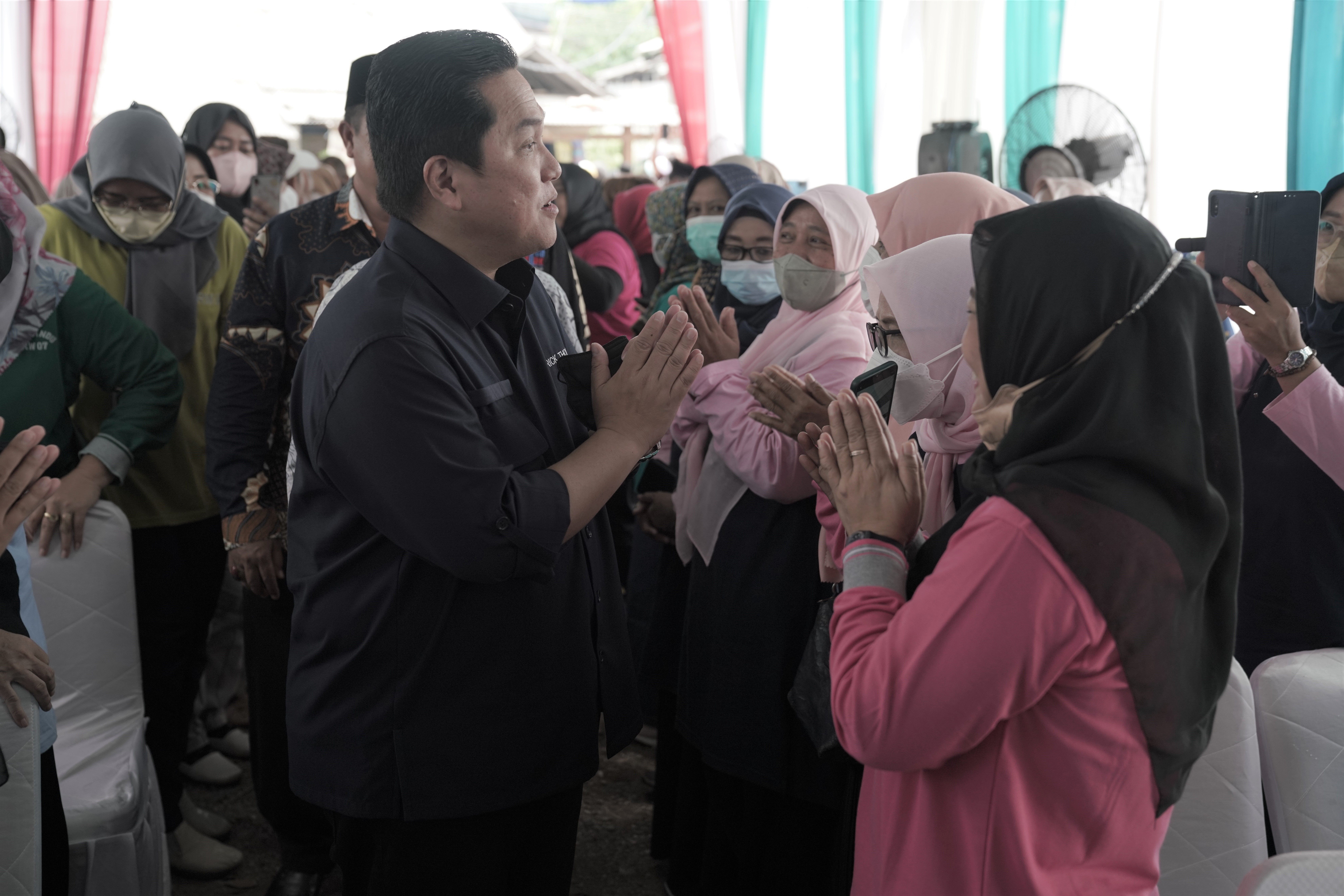 Menteri BUMN Erick Thohir saat bertemu para kader Posyandu.