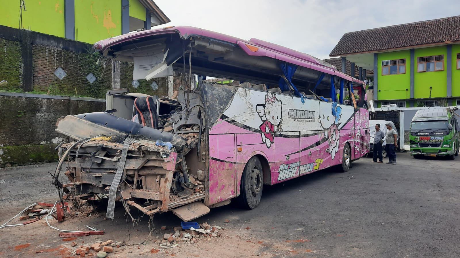 Bus yang mengalami kecelakaan di Ciamis, Jawa Barat.