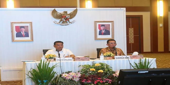 Kepala KSP Moeldoko bersama Gubernur Kepri Ansar Ahmad saat konferensi pers usai  Rakor.