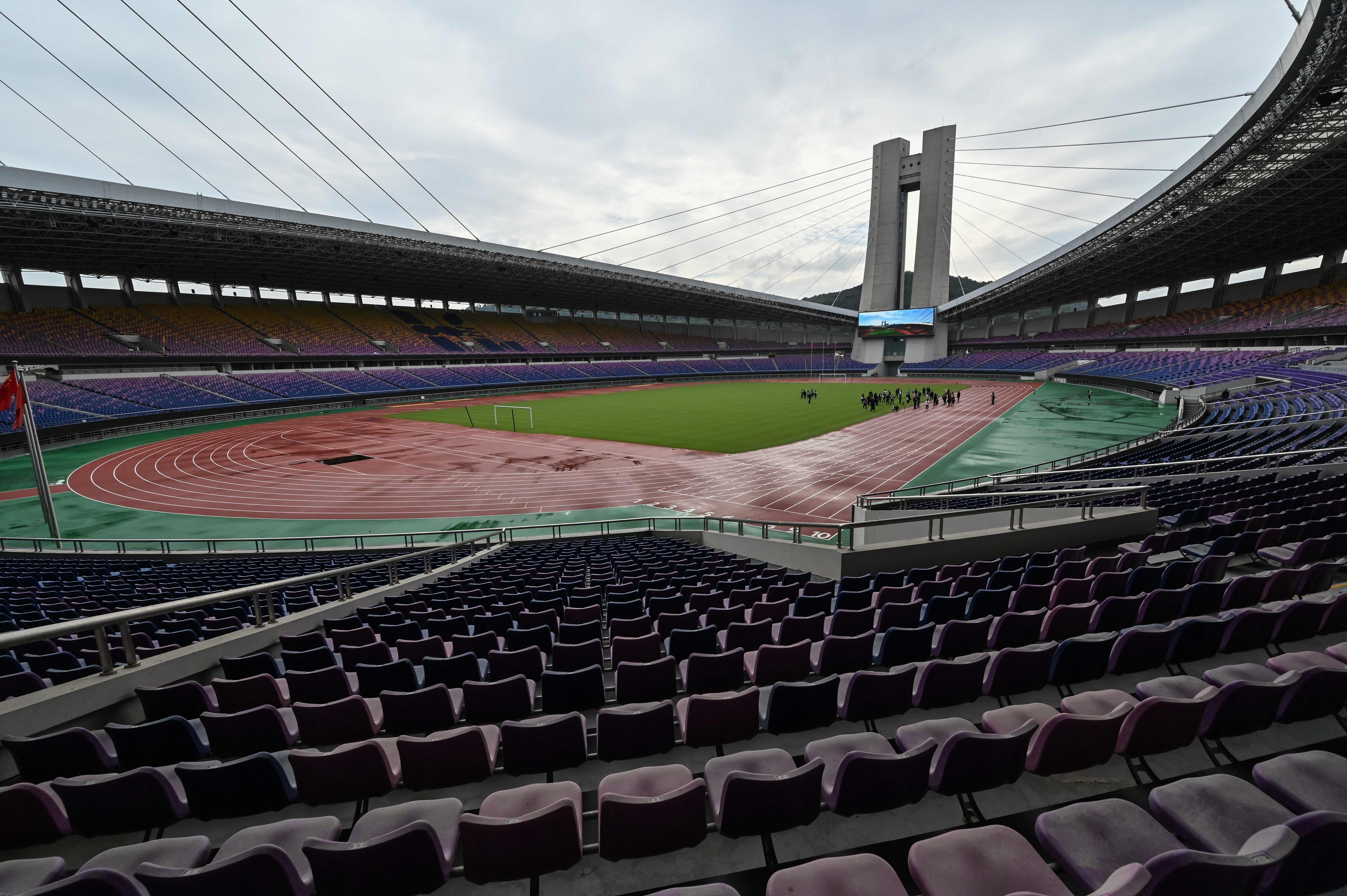 Stadion Zhejiang Huanglong yang berlokasi di Hangzhou, Tiongkok.