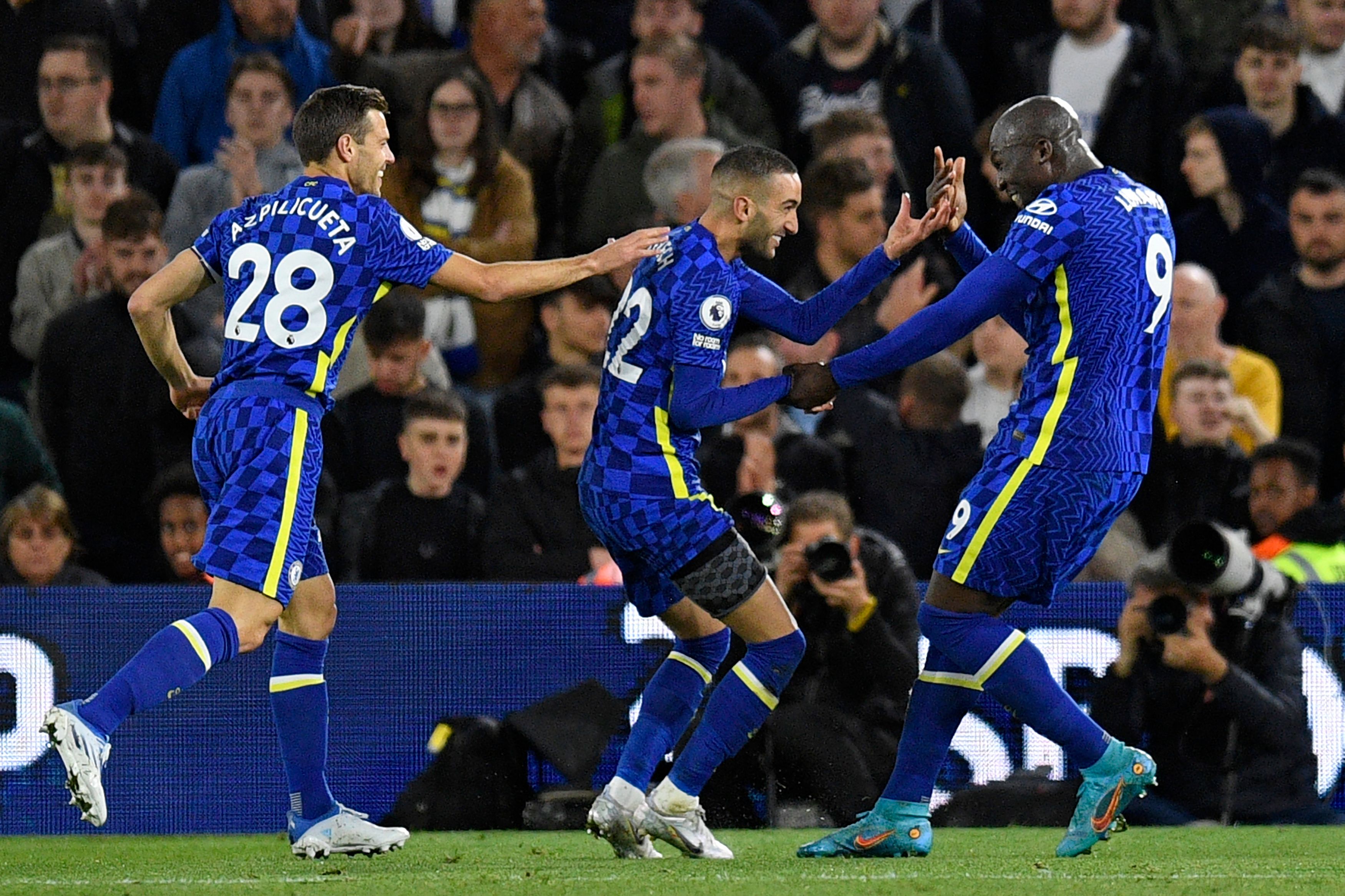 Pemain Chelsea melakukan selebrasi usai mencetak gol ke gawang Leeds United di laga Liga Primer Inggris.