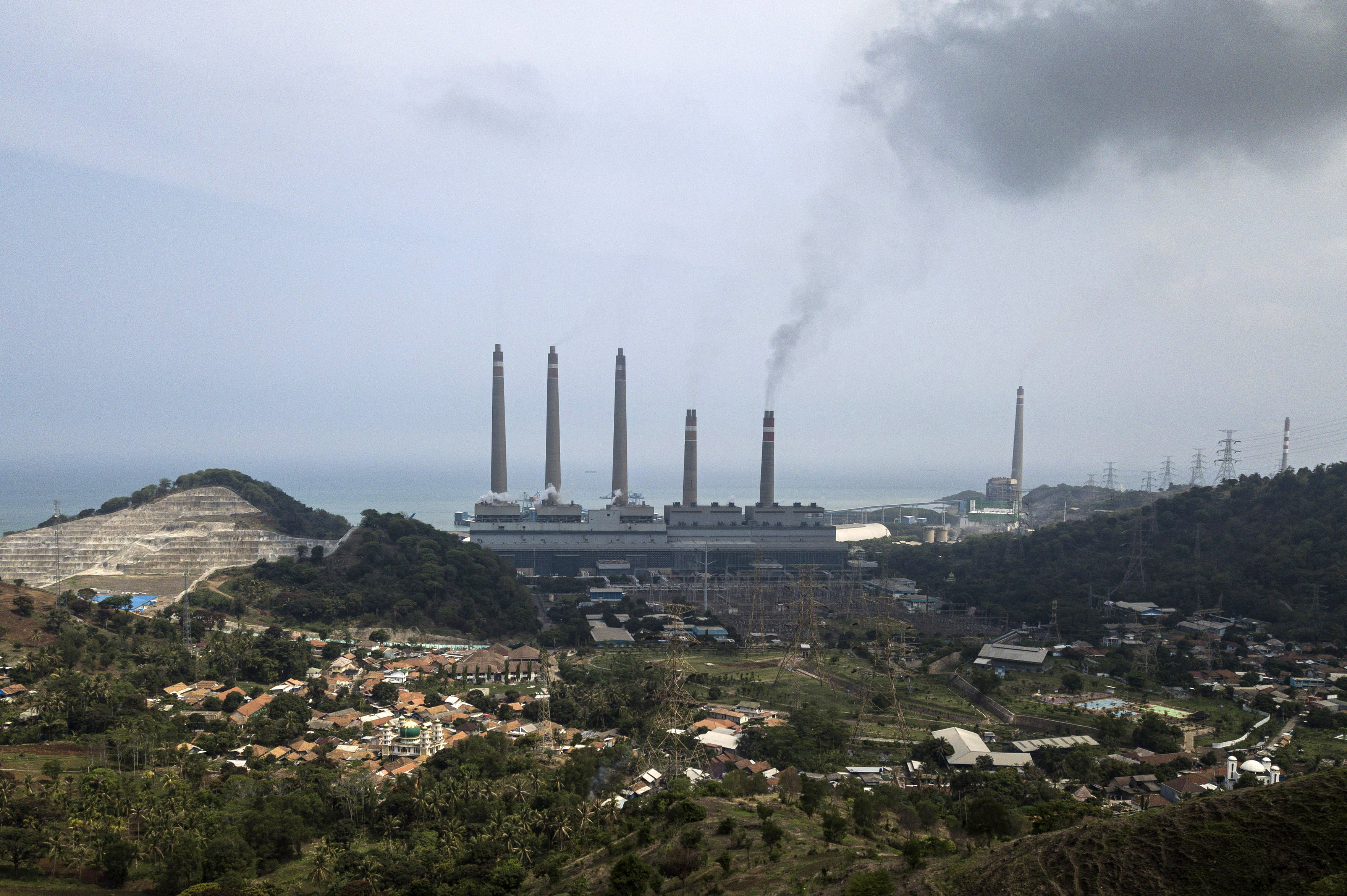 EBT Masih Sulit Diakselerasi, IESR : Segera Pensiunkan PLTU