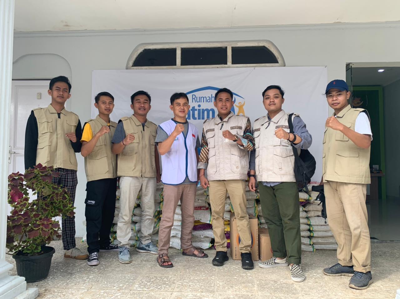 Dalam memperingati momentum hari lahir ke 51 tahun tersebut Hikmahbudhi menyalurkan delapan Ton beras di Jakarta.